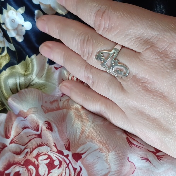 Scroll Carved Solid Sterling Ring Size 10 - Picture 3 of 7